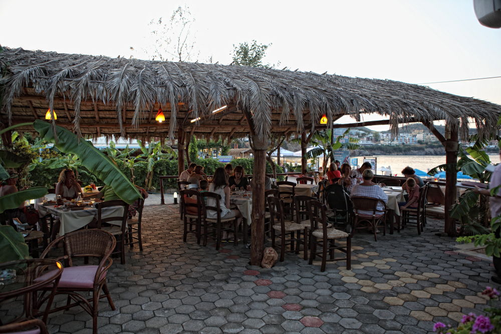 Niriides Beach Hotel ريثيمنو المطعم الصورة
