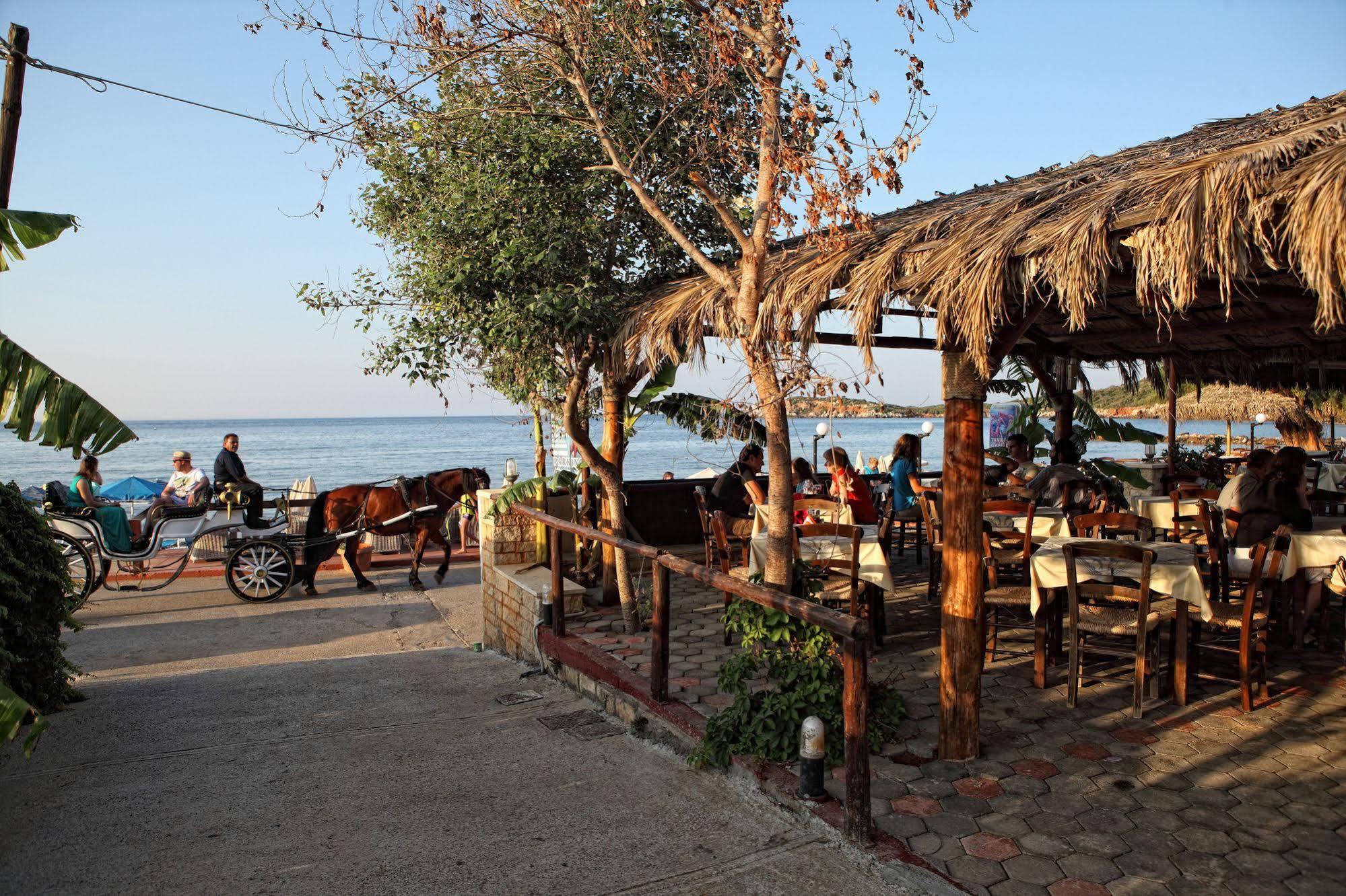 Niriides Beach Hotel ريثيمنو المطعم الصورة