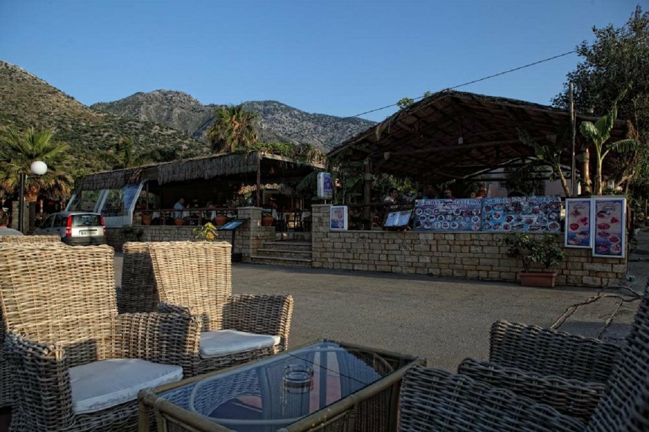 Niriides Beach Hotel ريثيمنو المطعم الصورة